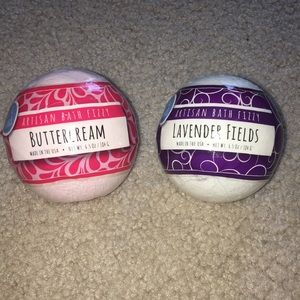 2 FIZZ AND BUBBLE BATHBOMBS!!